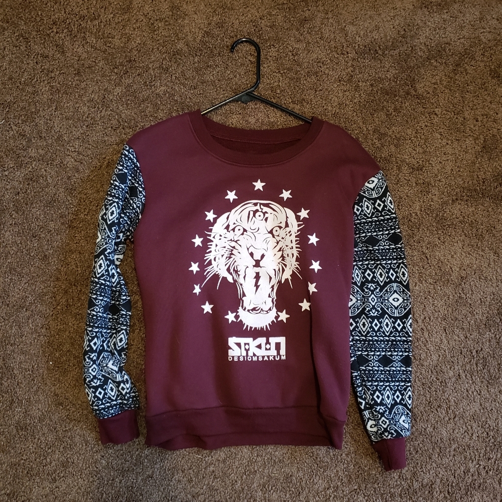 Pattern Maroon Crewneck Sweatshirt